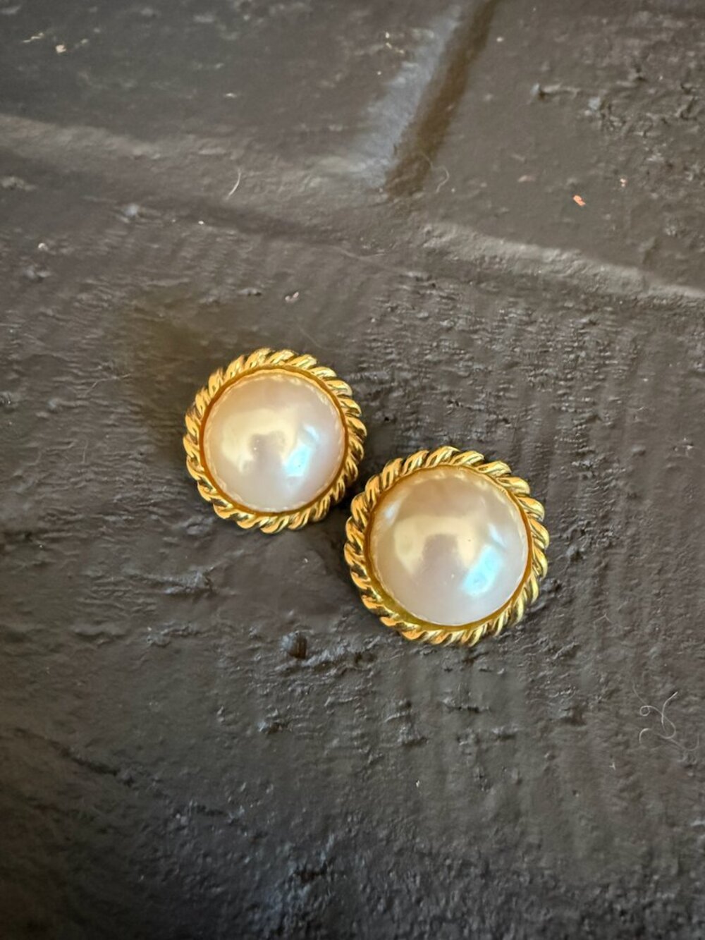 Vintage 1980s Giant Faux Pearl Gold Rope Border Clip On Earrings Ear Clips